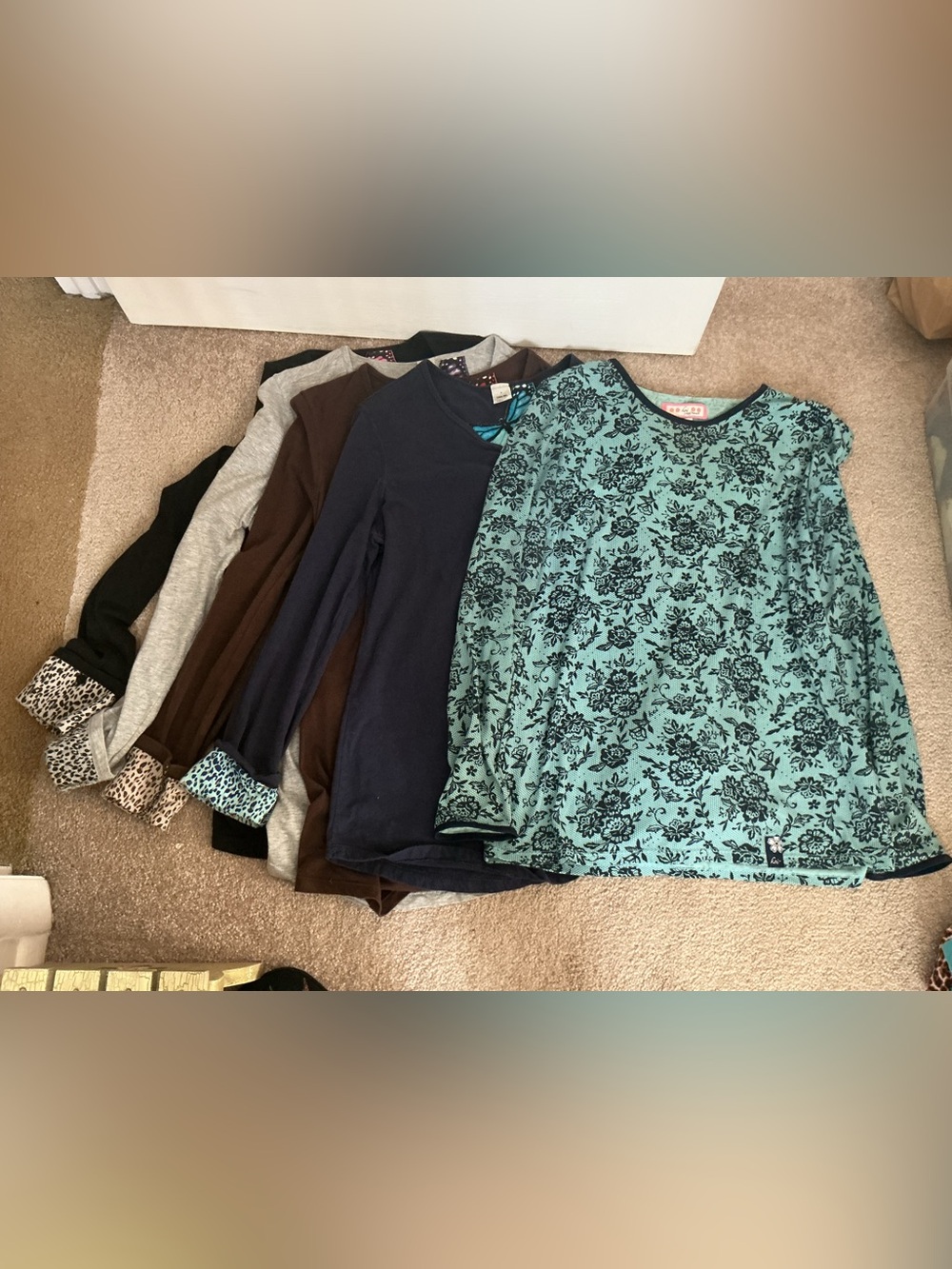 KOI BUNDLE OF “5” UNIFORM TOPS- WOMENS SZ SMALL